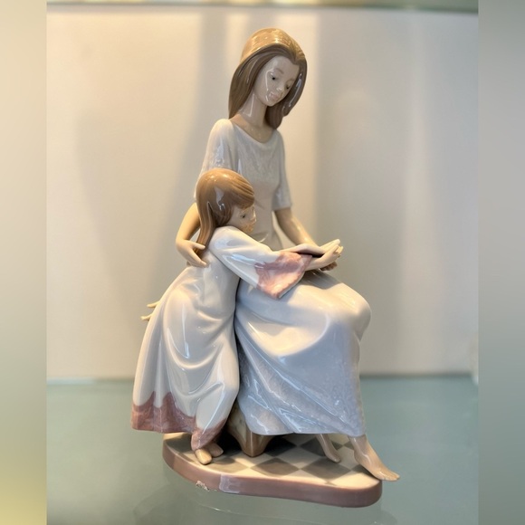 Lladro Other - Lladro Classic Sculpture, Bedtime Story Mother Figurine - pristine condition